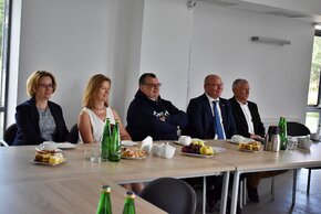 Od lewej: Jolanta Wielgus, dyrektor Centrum Języków Obcych , dr Barbara Wikieł, dyrektor Centrum Nauczania Matematyki i Kształcenia na Odległość, prof. Marek Dzida, prorektor ds. kształcenia, prof. Krzysztof Wilde, rektor PG oraz oraz Krzysztof Kaszuba, dyrektor Centrum Sportu Akademickiego