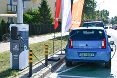 Stacja ładowania pojazdów elektrycznych Energi Oświetlenia na ul_ Komandorskiej w Gdyni.jpg
