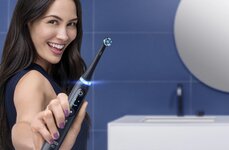 Oral-B iO press photo (1).jpg