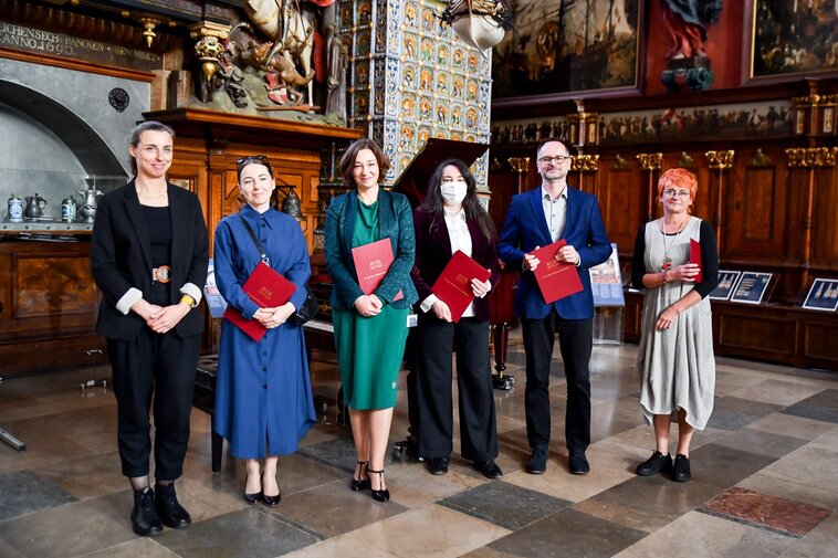 Od lewej Monika Chabior, Katarzyna Kurkowska, Izabela Jastrzembska-Olkowska, Anna Frąckowska, Janusz Dargacz oraz Katarzyna Darecka. 