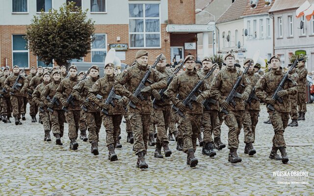 Trzebiatów - wręczenie sztandaru 14ZBOT i przysięga wojskowa