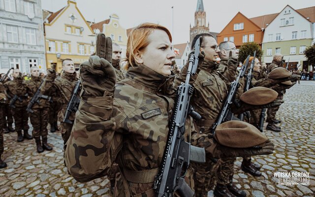 Trzebiatów - wręczenie sztandaru 14ZBOT i przysięga wojskowa