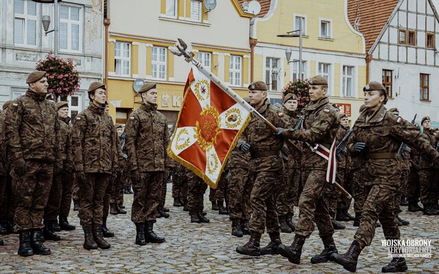 Trzebiatów - wręczenie sztandaru 14ZBOT i przysięga wojskowa