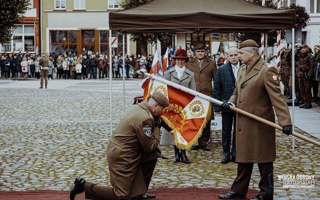 Trzebiatów - wręczenie sztandaru 14ZBOT i przysięga wojskowa