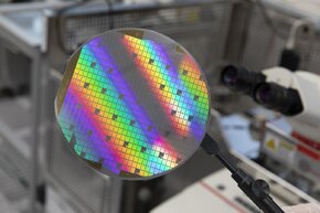 bosch_sic_wafer_1_img_h900.jpg