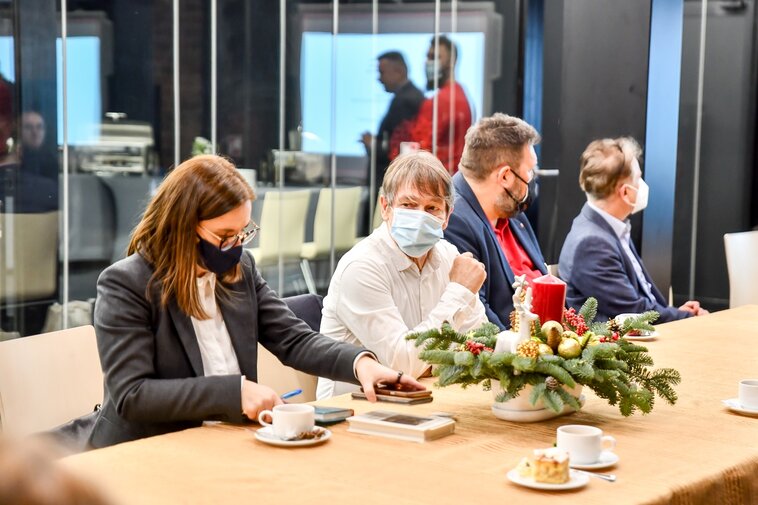 Zdjęcie. Barbara Frydrych, dyrektor Biura Prezydenta ds. Kultury na spotkaniu Rady Muzeum Gdańska. 