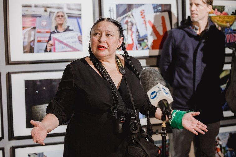 Pamela Palma Zapata podczas finisażu wystawy Utero w WL4. 
