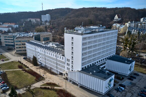 Modernizacja elewacji budynku dawnego Wydziału Oceanotechniki i Okrętownictwa (obecnie Wydział Inżynierii Mechanicznej i Okrętownictwa). Fot. Maciej Buczeń/PG