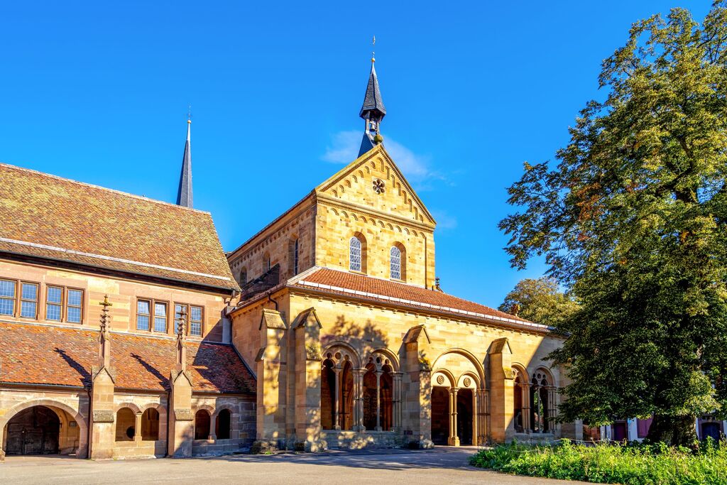 Maulbronn Kloster (shutterstock 2085078376) small