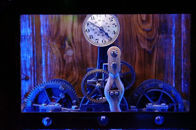 Mechanizm zegara wieżowego z Muzeum Nauki Gdańskiej. 