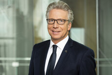 Wolfgang Kindl_Member of the Management Board UNIQA Insurance Group_c UNIQA Keinrath.jpg