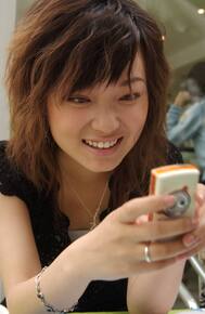 Bogatsze możliwości komunikacji mobilnej dla konsumentów w Chinach i na świecie 