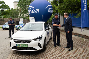 Nowoczesne samochody elektryczne od Fundacji Enea trafią do Policji (1)