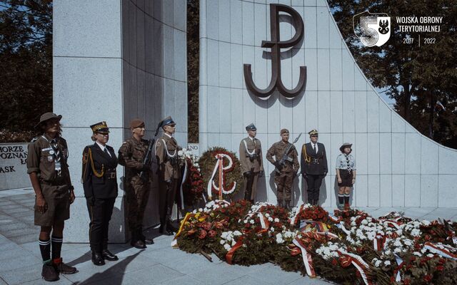 Żołnierze Wojsk Obrony Terytorialnej złożyli Hołd Powstańcom Warszawy 