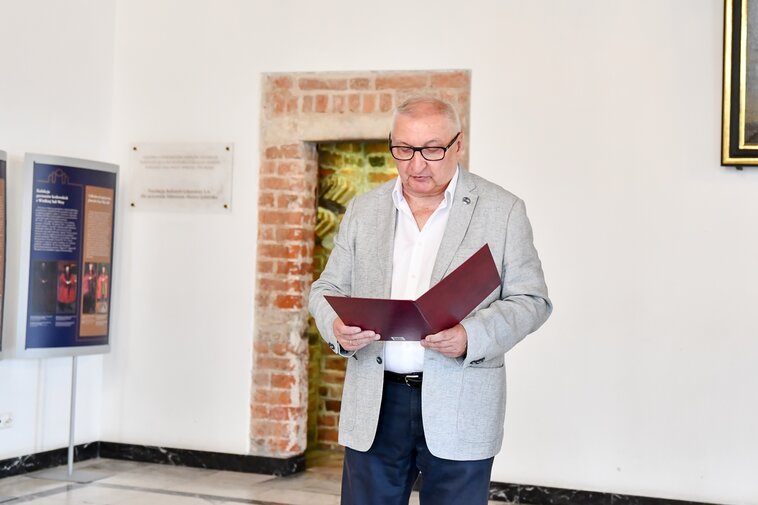 Andrzej Morawiec przemawia podczas uroczystości. 