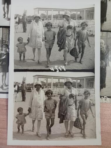 Czarno-białe zdjęcia ze spacerów rodzinnych. Rodzina Szuców na plaży w Sopocie. 