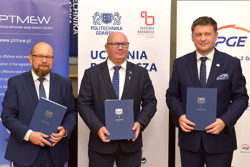 Od lewej: Mariusz Witoński, prezes PTMEW, prof. Krzysztof Wilde, rektor PG, Dariusz Lociński, prezes zarządu PGE Baltica