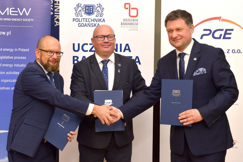 Od lewej: Mariusz Witoński, prezes PTMEW, prof. Krzysztof Wilde, rektor PG, Dariusz Lociński, prezes zarządu PGE Baltica