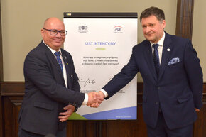 Od lewej: prof. Krzysztof Wilde, rektor PG, Dariusz Lociński i prezes zarządu PGE Baltica. Fot. Krzysztof Krzempek/PG.