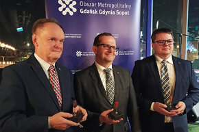 Na zdjęciu prof. Sławomir Milewski, prorektor ds. nauki PG, prof. Michał Markuszewski, prorektor ds. nauki GUMed, prof. Wiesław Laskowski, prorektor ds. badań naukowych UG.