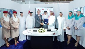 event-signing-partnership-emiratesgulfair-bahrainairshow-091122-01.jpg