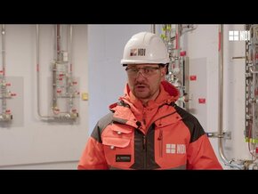 To będzie jedno z najnowocześniejszych centrów informatycznych w tej części Europy. Politechnika Gdańska kończy realizację projektu Centrum Kompetencji STOS, w którym znajdzie się m.in. jeden z najszybszych obecnie superkomputerów w Europie. Otwarcie kompleksu nastąpi w pierwszym kwartale przyszłego roku. Obiekt powstał na terenie kampusu Politechniki Gdańskiej, a dokładnie na zboczu Góry Szubienicznej w Gdańsku Wrzeszczu - przy ul. Traugutta. Znajduje się w nim tzw. „bunkier”, czyli miejsce z zespołem serwerowni i jednym z najszybszych superkomputerów w Europie, umożliwiającym gromadzenie, przetwarzanie i archiwizowanie ogromnych zbiorów danych, a także wykonywanie skomplikowanych symulacji w badaniach naukowych.

CK STOS PG będzie nową siedzibą Centrum Informatycznego Trójmiejskiej Akademickiej Sieci Komputerowej PG, a za realizację budowy kompleksu odpowiada spółka NDI.