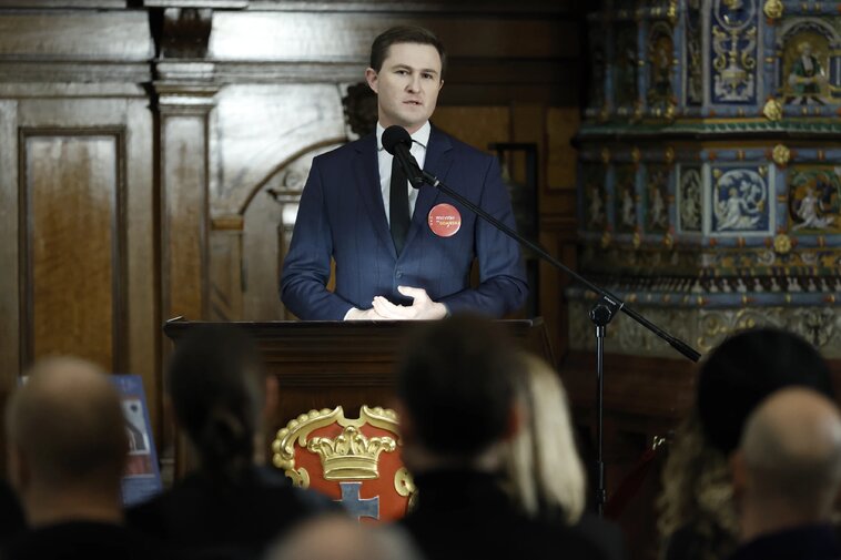 Prezydent Piotr Grzelak podczas przemówienia