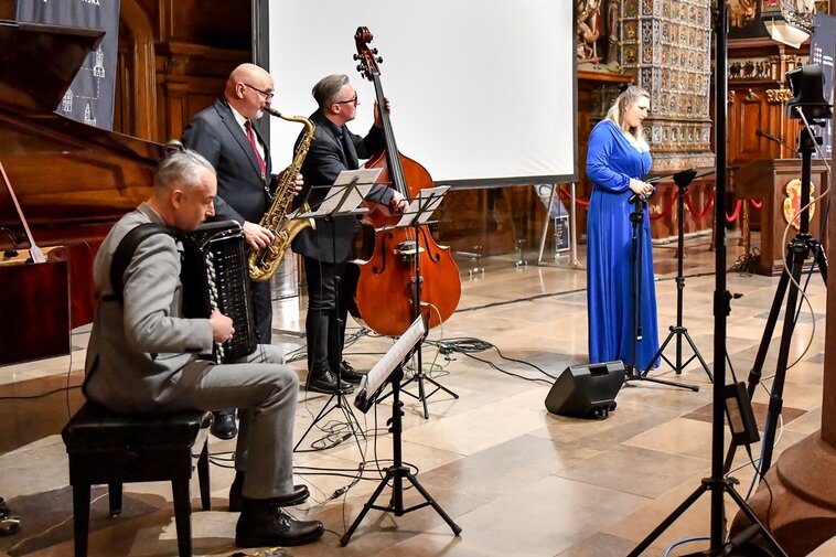 Na zdjęciu kwartet muzyczny podczas wykonania jednego z utworów. 