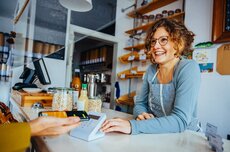 mod_Large_MS PPT_Web-Customer paying for items at the counter using a contactless smartphone.jpg