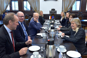 Na zdjęciu od lewej: Mieczysław Struk, marszałek województwa pomorskiego, prof. Krzysztof Wilde, rektor PG, prof. Henryk Krawczyk, dyrektor CI TASK i rektor PG w latach 2008-2016, Anna Gerlach, zastępca kanclerza PG, Justyna Borkowska, kierownik Działu Promocji i Biura Prasowego PG, Magdalena Horodyska z Komisji Europejskiej, Wioletta Dunin-Majewska, członkini gabinetu komisarz UE oraz Elisa Ferreira, komisarz UE ds. polityki regionalnej. Fot. Krzysztof Krzempek / PG