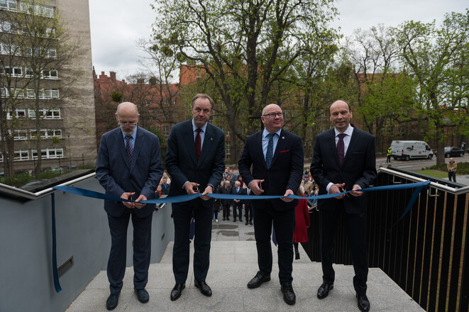 Na zdjęciu od lewej: prof. Henryk Krawczyk, dyrektor CI TASK, Mieczysław Struk, marszałek województwa pomorskiego, prof. Krzysztof Wilde, rektor PG, Mariusz Miler, kanclerz PG. Fot. Bartosz Bańka/PG