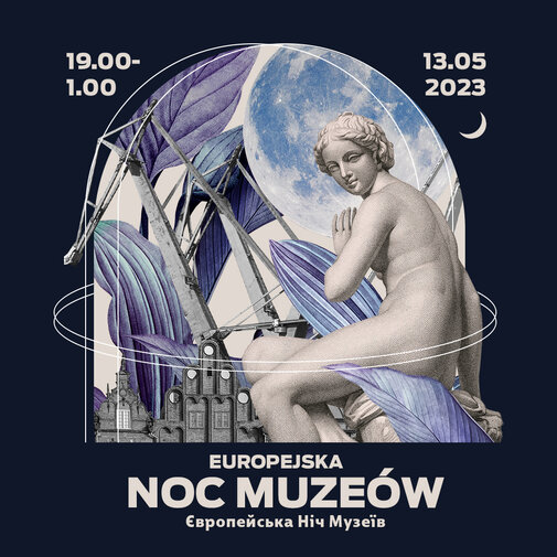 Grafika Europejskiej Nocy Muzeów w województwie pomorskim. W centrum antyczna rzeźba przedstawiająca kobietę zwrócona twarzą w kierunku. Po lewej szczyty fasad kamienic. Na rzeźbą księżyc. Obok daty 13 maja 2023, godz. 19:00-1:00.  