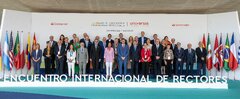 Goście V Międzynarodowego Spotkania Rektorów wraz z przedstawicielami Grupy Santander na czele z przewodniczącą Grupy, Aną Botin