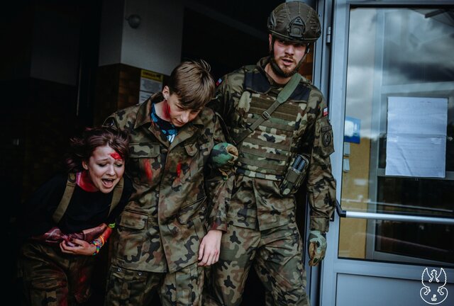 Strzały w szkole – ćwiczenia Gwardzistów i Terytorialsów