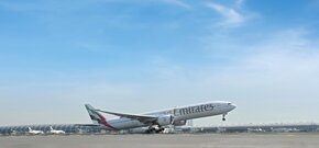 emiratesboeing777withnewlivery2.jpg