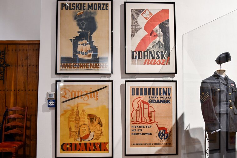 Powojenne plakaty propagandowe ze zbiorów Biblioteki Gdańskiej PAN. 