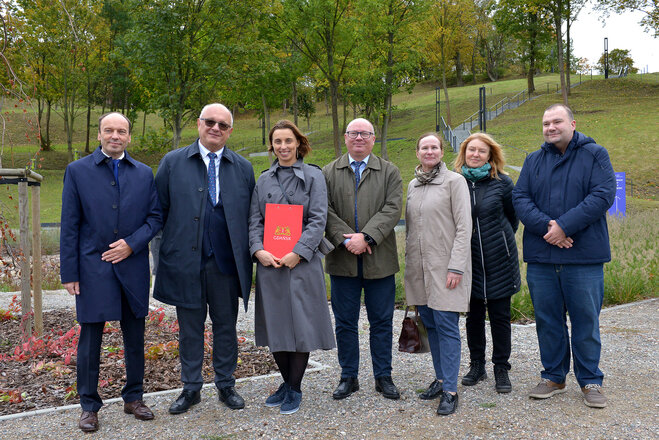 Na zdjęciu od lewej: Mariusz Miler, kanclerz PG, prof. Dariusz Mikielewicz, prorektor PG ds. organizacji i rozwoju, Monika Chabior, wiceprezydentka Gdańska, prof. Krzysztof Wilde, rektor PG, Monika Mazurowska, przewodnicząca Zarządu Dzielnicy Aniołki, Ewa Woźna, zastępca przewodniczącego Zarządu Dzielnicy Wrzeszcz Górny, Krzysztof Koprowski, przewodniczący Zarządu Dzielnicy Wrzeszcz Górny. Fot. Krzysztof Krzempek/PG