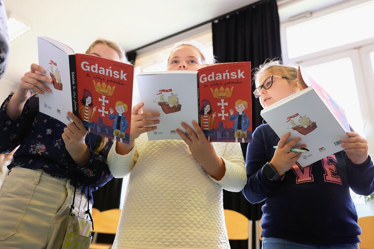 premiera ksiazki gdansk dla mlodych podroznikow fot dominik paszlinski 1 