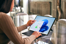 Lenovo ThinkPad X1 Fold (4).jpg