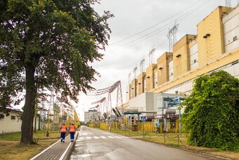 Widok na ciąg transformatorów od strony Zielonego Bloku