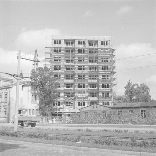 Budowa punktowców z gruzobetonu pomiędzy ulicami Lendziona a Klonową trwała w latach 1959-1960, zb. NAC