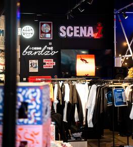 W salonie fani muzyki znajdą gadżety festiwalowe oraz kolekcje artystów.jpg