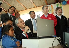 Photo 3: Sebastian Piñera, President of Chile, using broadband at rural school
