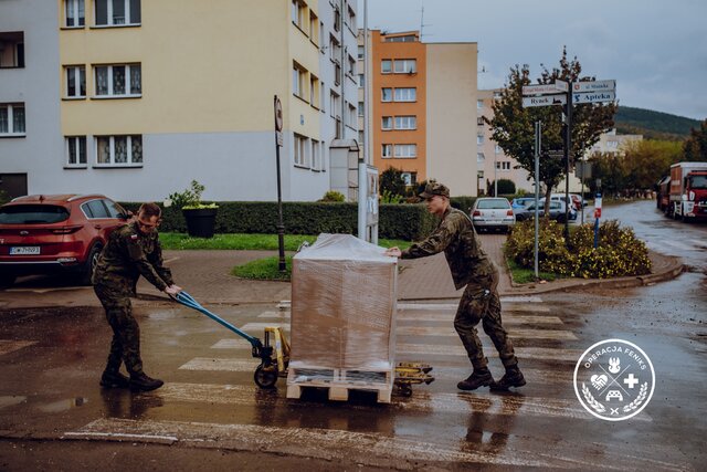 Wojsko wciąż walczy ze skutkami kataklizmu