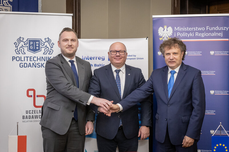 Na zdj. od lewej: wiceminister Konrad Wojnarowski, prof. Krzysztof Wilde, wiceminister Jacek Karnowski
Fot. Krzysztof Mystkowski / Politechnika Gdańska