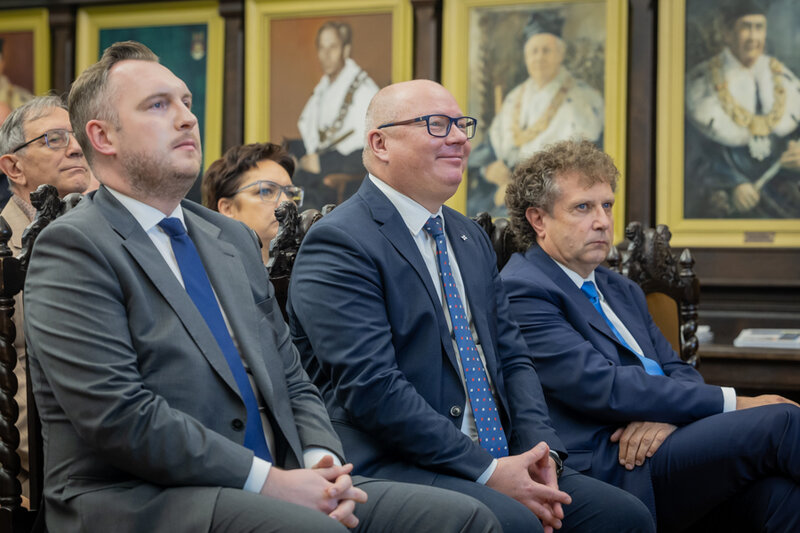 Na zdj. od lewej: wiceminister Konrad Wojnarowski, rektor PG prof. Krzysztof Wilde, wiceminister Jacek Karnowski
Fot. Krzysztof Mystkowski / Politechnika Gdańska