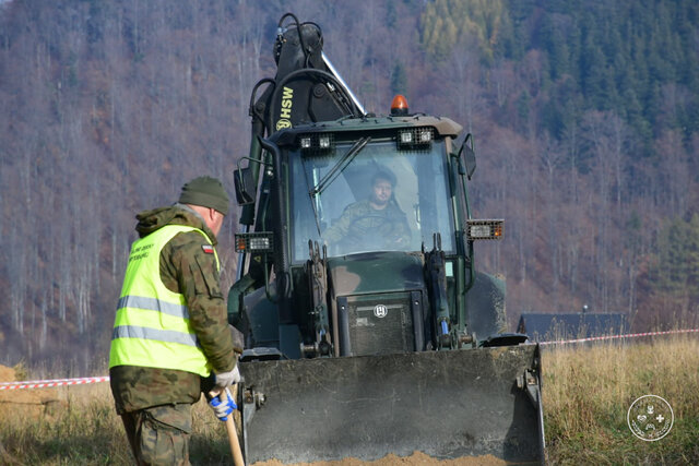 Między powodzią, a zimą. Operacja FENIKS nie słabnie.