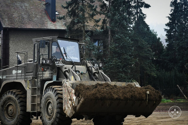 Między powodzią, a zimą. Operacja FENIKS nie słabnie.