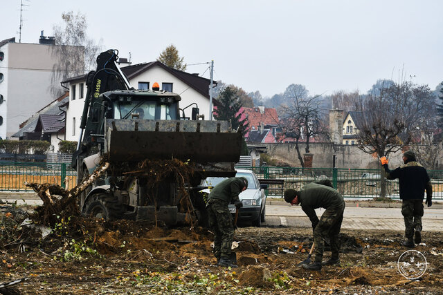 Między powodzią, a zimą. Operacja FENIKS nie słabnie.