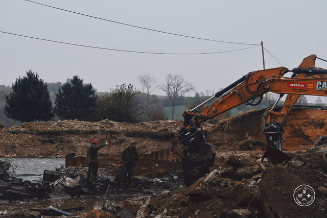 Między powodzią, a zimą. Operacja FENIKS nie słabnie.